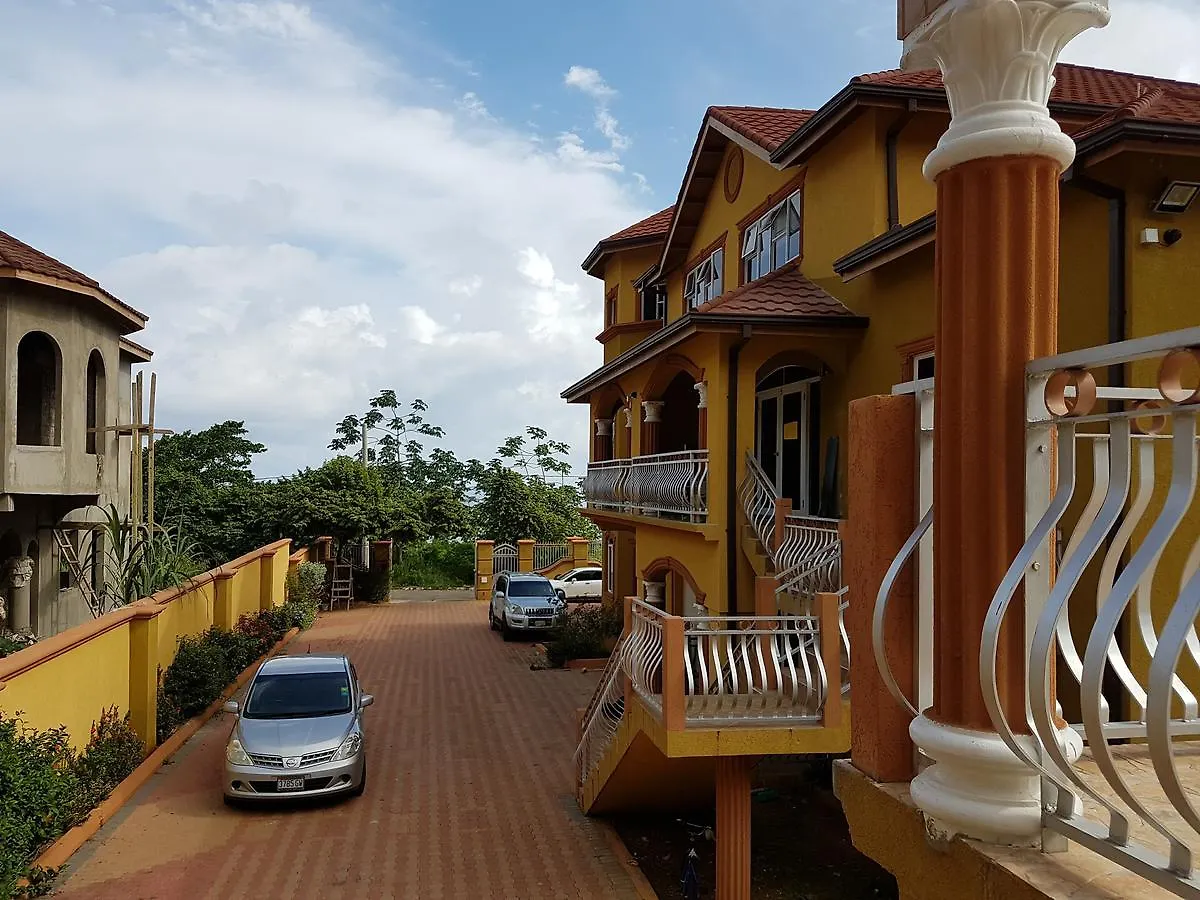 דירה מלון Saint Maryʼs Wonder House ג'מייקה
